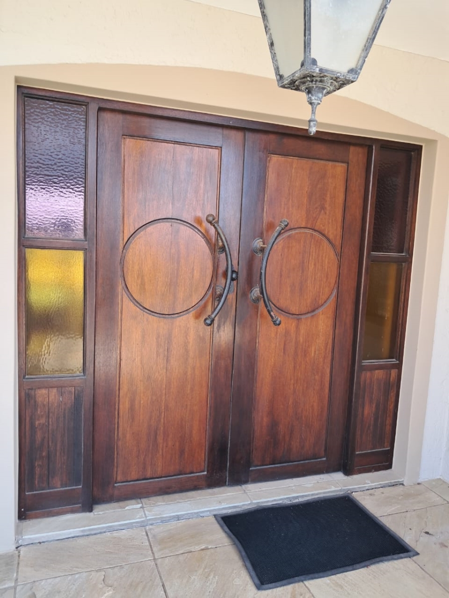 5 Bedroom Property for Sale in Avonddans Western Cape